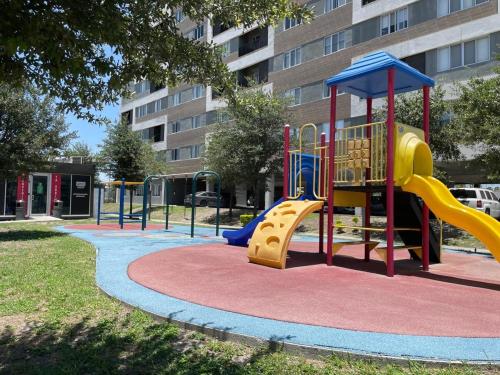 Depa con Cocina, Sala, Comedor y Alberca in Sin Nombre de Col 31