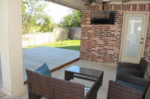 Удобства, Cozy 4 bedroom home with Greenbelt views in Oak Point in Лейк-Даллас