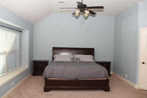 Cozy 4 bedroom home with Greenbelt views in Oak Point in Лейк-Даллас