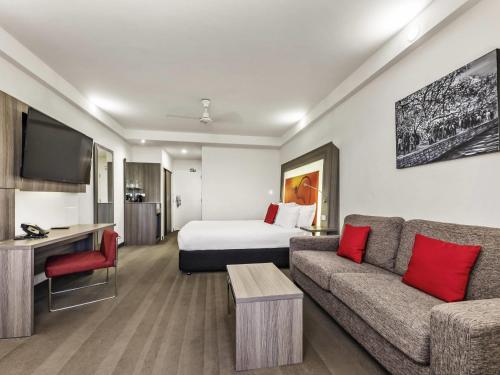 Novotel Darwin CBD Room Type - Superior Queen Room with Harbor View