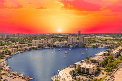 Beautiful Studio Amazing View Balcony in Hallandale Beach, USA