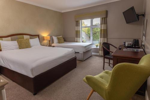 1 double bed, 1 twin bed