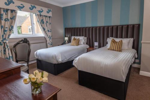 2 twin beds