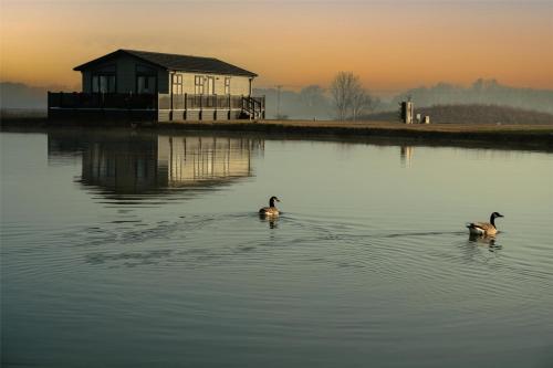 Sure Studio by Best Western Brackenborough Lakes & Resort, Louth