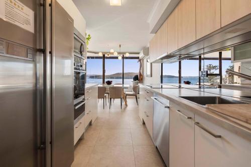 Harbourside apartment with Breathtaking Views - image 8