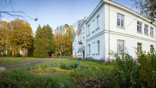 Viesnīcas āriene, Bērzgala Viesu Nams (Berzgala Viesu Nams) in Vidsala