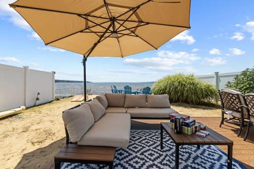 Luxury Waterfront Home Perfect for Family in Somerset (MA)