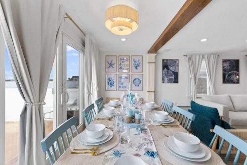 Luxury Waterfront Home Perfect for Family in Somerset