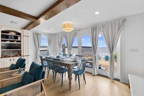 Luxury Waterfront Home Perfect for Family in Somerset (MA)