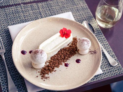 Mercure Sydney Parramatta - image 4