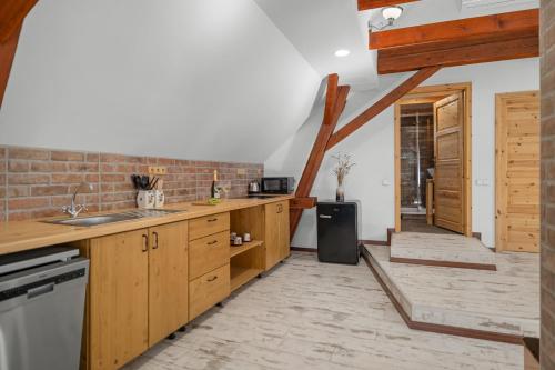 Kitchen, Statek Luigi in Tuchlovice