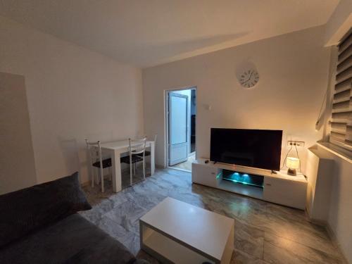 Koplietošanas atpūtas telpa ar TV, Stan na dan Bor Apartman in Bora