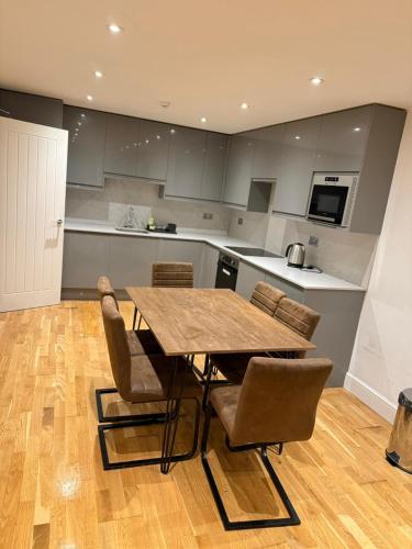 Finchley Unique home - image 12