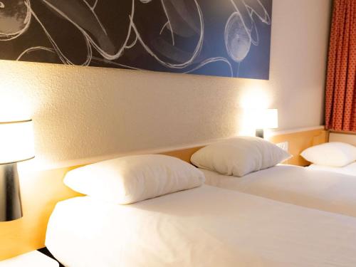 3 twin beds