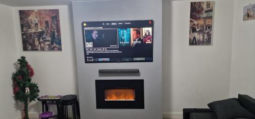 Solid Mirror Home Milton Keynes in قرب المركز
