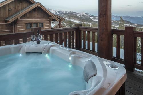 Wolf Pack Hideaway - image 13