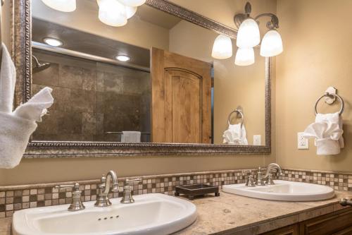 Wolf Pack Hideaway - image 10
