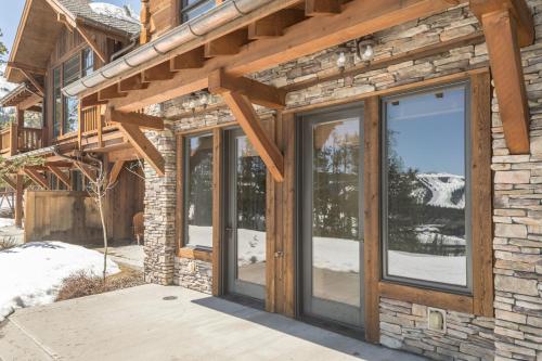 Wolf Pack Hideaway - image 7
