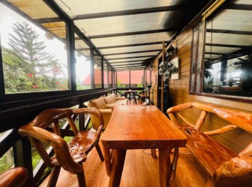 Balcony/terrace, BestBaguioAmbiance Trees&View Billiards T-tennis in Tuding