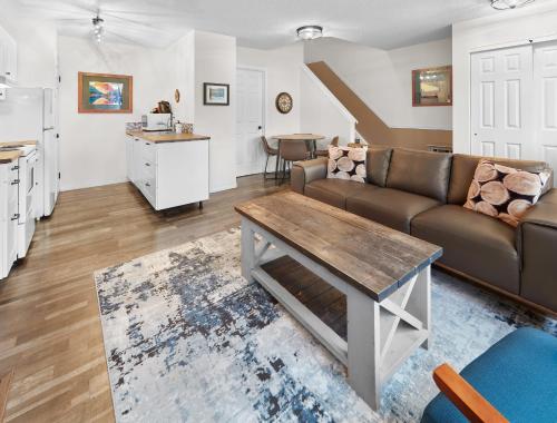 Mountain Gate - Pet Friendly 2BR w Mountain Views and open hot tub, Canmore (zdjęcie 4)