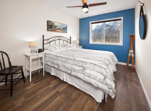 Mountain Gate - Pet Friendly 2BR w Mountain Views and open hot tub, Canmore (zdjęcie 7)