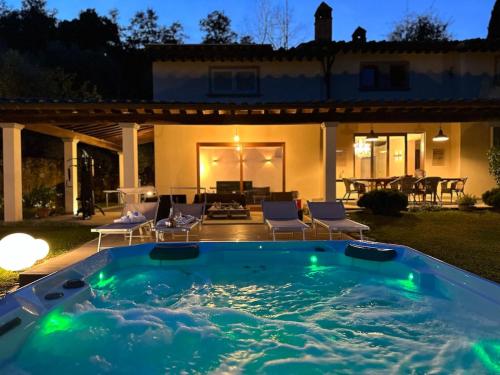 V&E Luxury Villa in Agazzi