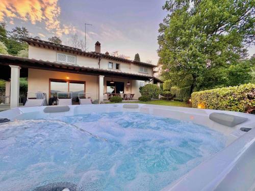 V&E Luxury Villa in Agazzi
