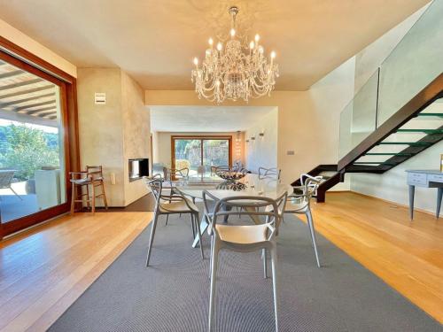 V&E Luxury Villa in Agazzi