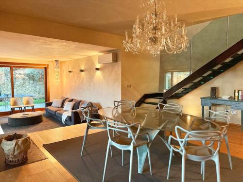 V&E Luxury Villa in Agazzi