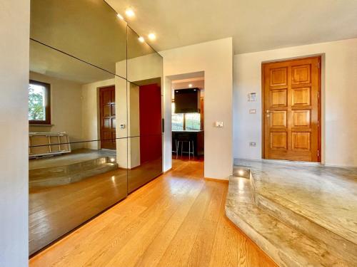 V&E Luxury Villa in Agazzi
