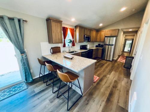virtuve, Colorful Comfort 3 Bedroom Home with Fenced yard in Hazel Dell North (WA)