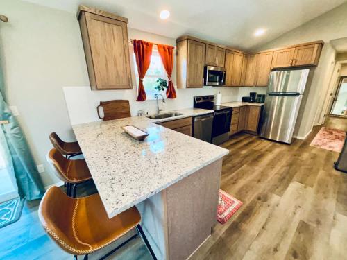 virtuve, Colorful Comfort 3 Bedroom Home with Fenced yard in Hazel Dell North (WA)