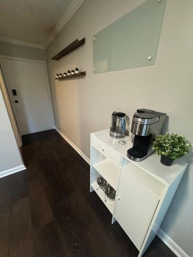 Quiet Corner of Atlanta in Plymouth Colony