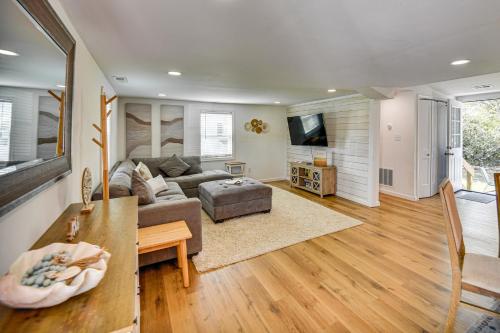 Beach Days and Dtwn Charm! Cape Charles Cottage in Cape Charles