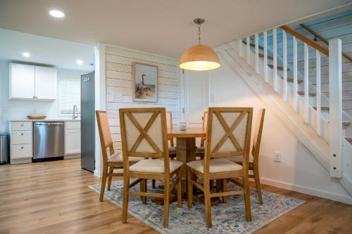 Beach Days and Dtwn Charm! Cape Charles Cottage in Cape Charles