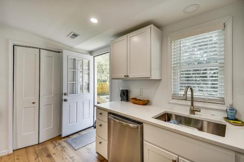 Beach Days and Dtwn Charm! Cape Charles Cottage in Cape Charles