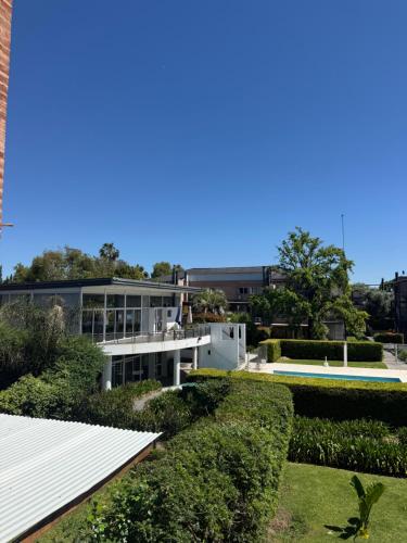 Hermoso depto cercano a hospital austral y usal