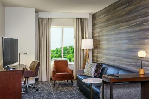 Residence Inn by Marriott Nashua - image 11