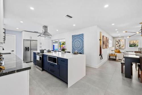 Canal front, 2 King Beds, Pool, Game Room in Cutler Bay, USA