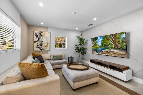 Canal front, 2 King Beds, Pool, Game Room in Cutler Bay, USA