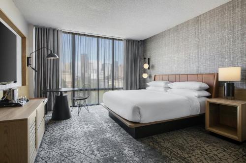 Sheraton Charlotte Hotel - image 11