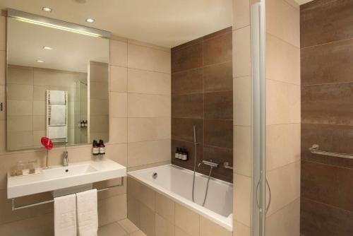 room detail thumbnail 2