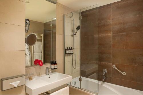 room detail thumbnail 2