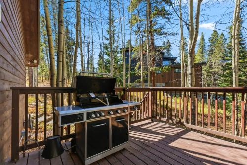Breckenridge Basecamp Hot Tub + Fire Pit in Baldy Mountain