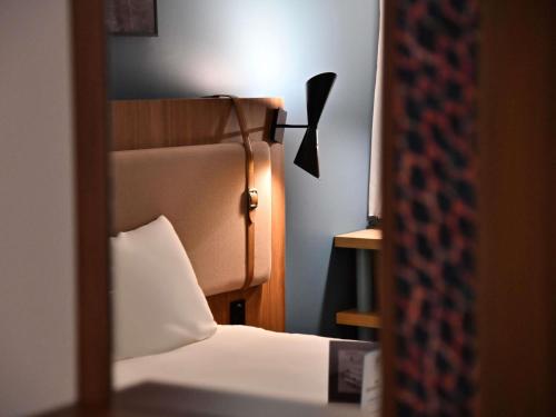 ibis Styles Brest Centre Port Room Type - Junior Suite with One Double Bed or Two Single Beds and View ibis Styles Brest Centre Port Room Type - Junior Suite with One Double Bed or Two Single Beds and View