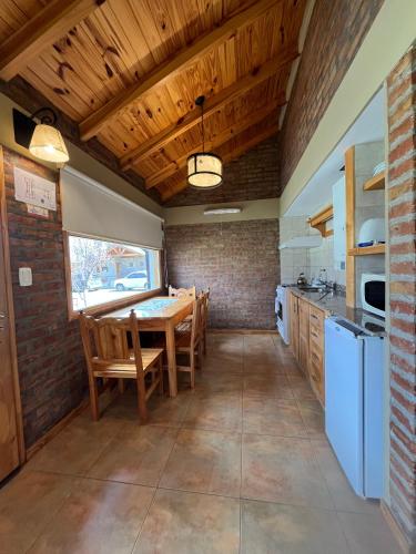 주방, Land Park - Hostería y Cabañas (Land Park - Hosteria y Cabanas) in 후닌데 로스 안데스