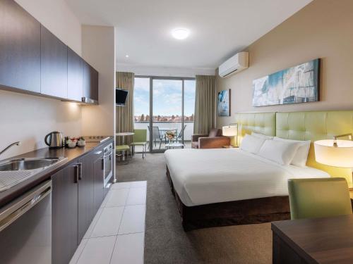 Mercure Melbourne Caroline Springs Room Type - Studio Apartment with King Bed