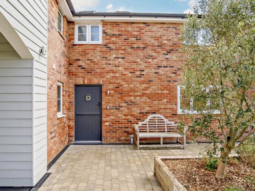 Facilities, 4 Bed in Newport 90249 in Newport North