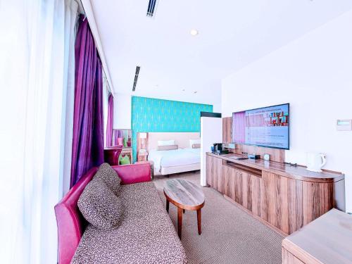 room detail thumbnail 1