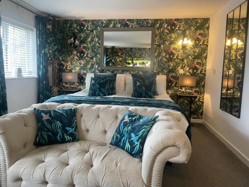 1 king bed, 1 sofa bed